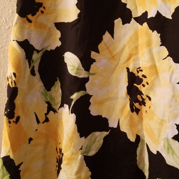 🚫SOLD🚫 Floral A-Line Skirt - Picture 2 of 6